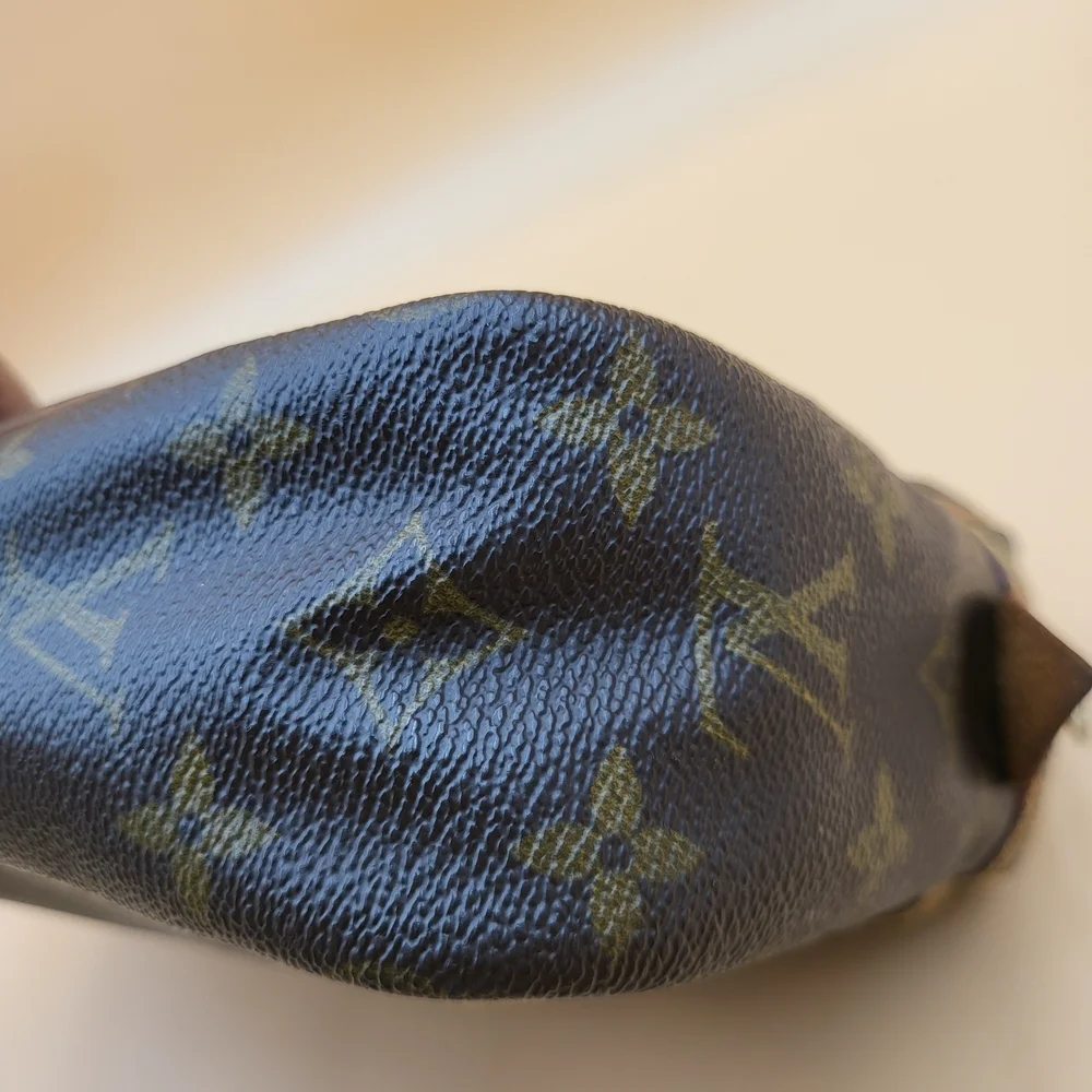 LOUIS VUITTON Compaigne 28 Monogram Leather Clutch..Authentic.. - Picture 14 of 16